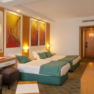 Family Room Sea View Main Building